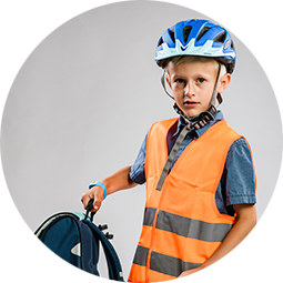 Refleksvest til barn med påtrykt logo fra Vestjylland Forsikring. Her ses forsiden.